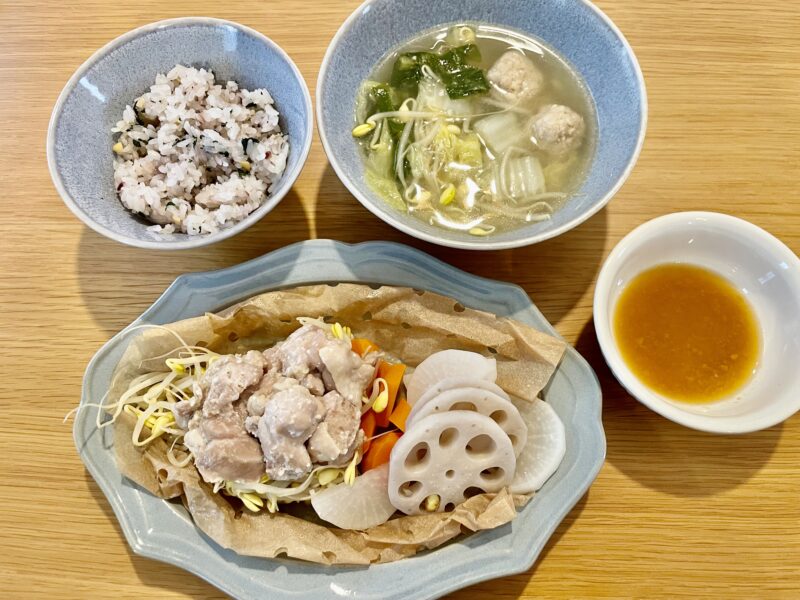 鶏肉と野菜の蒸し料理 スープ